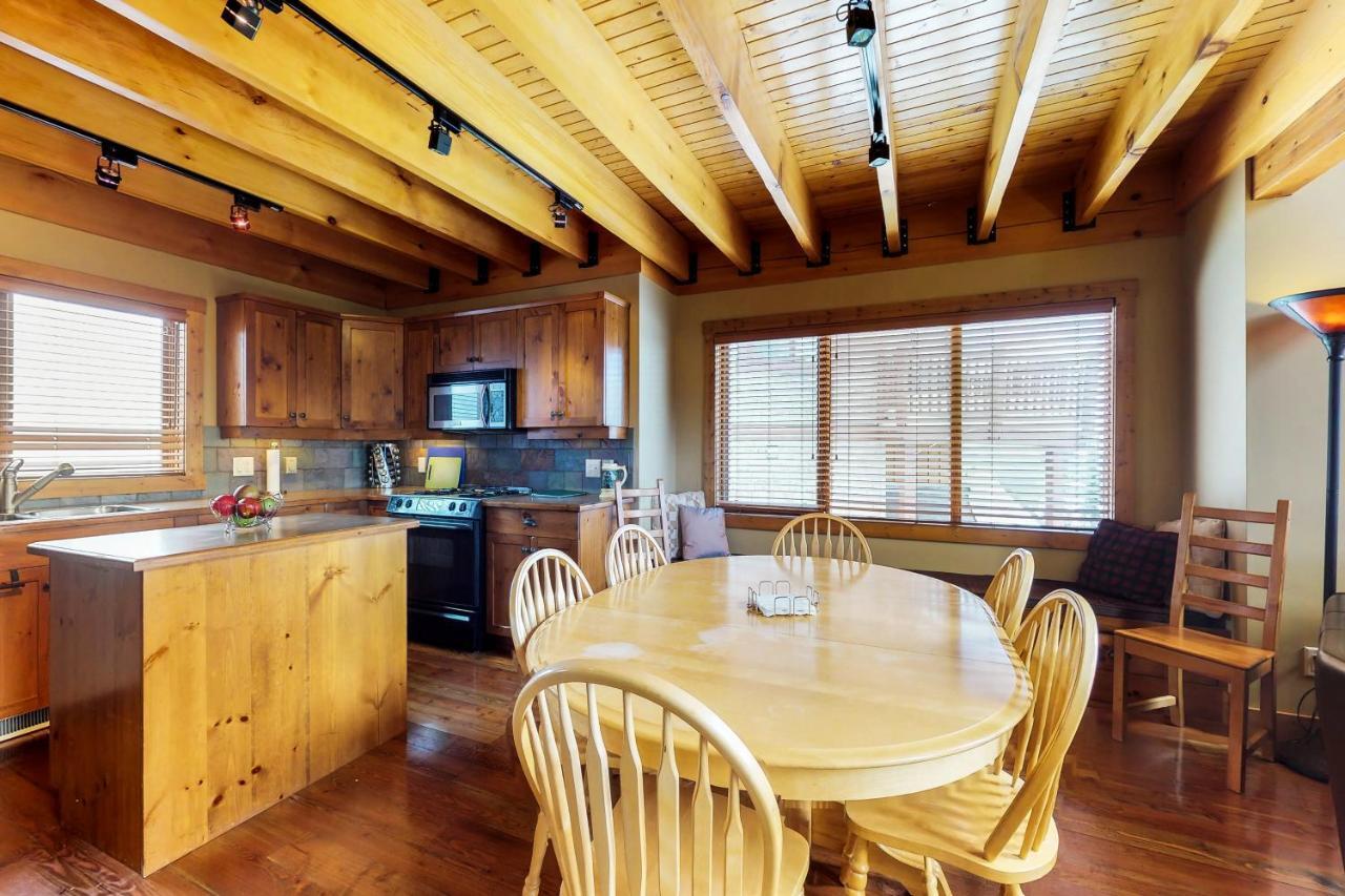 Polar Peak Villa Big White Екстериор снимка