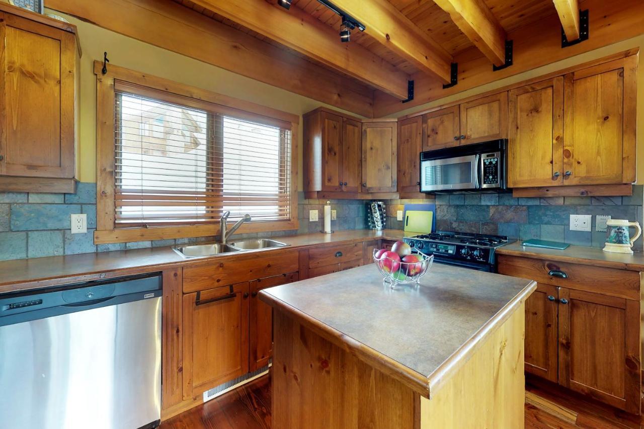 Polar Peak Villa Big White Екстериор снимка