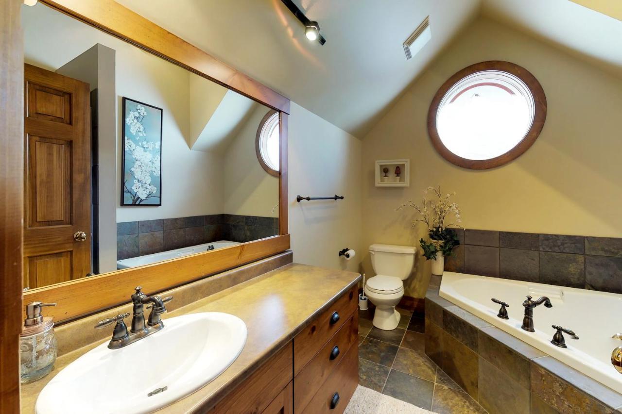 Polar Peak Villa Big White Екстериор снимка